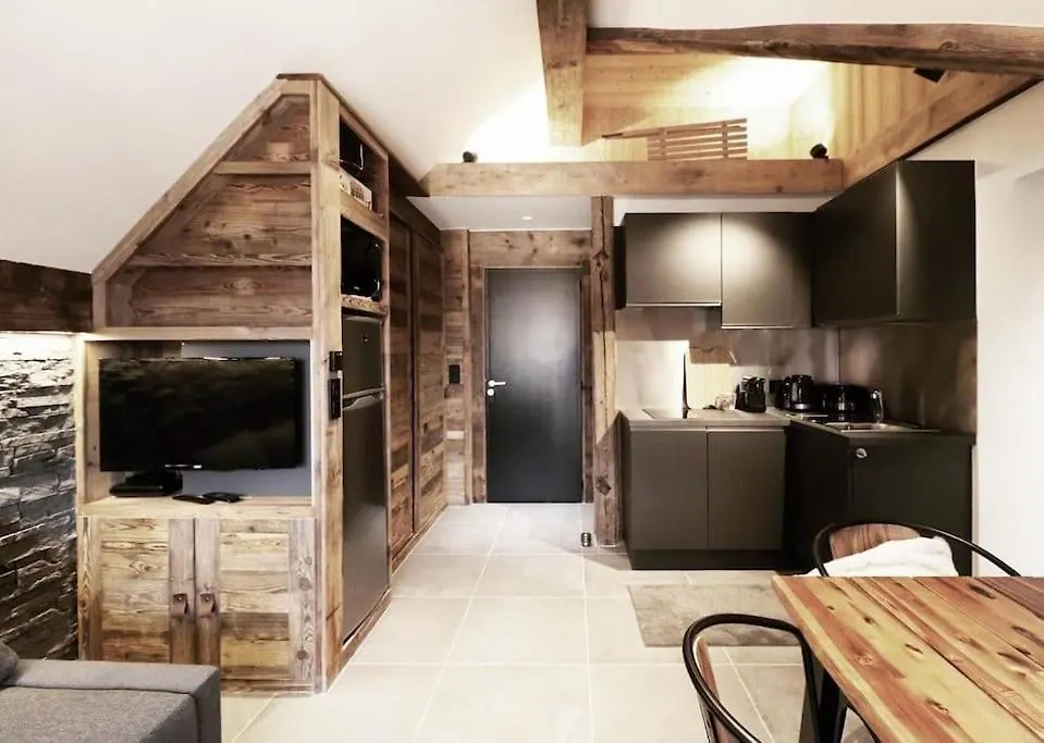 Logement De Vacances Exclusif - Plein Centre contacts